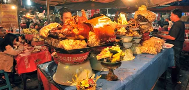 Wisata Malam di Pasar Kreneng Denpasar Bali: Kuliner Tradisional dan Pakaian Adat